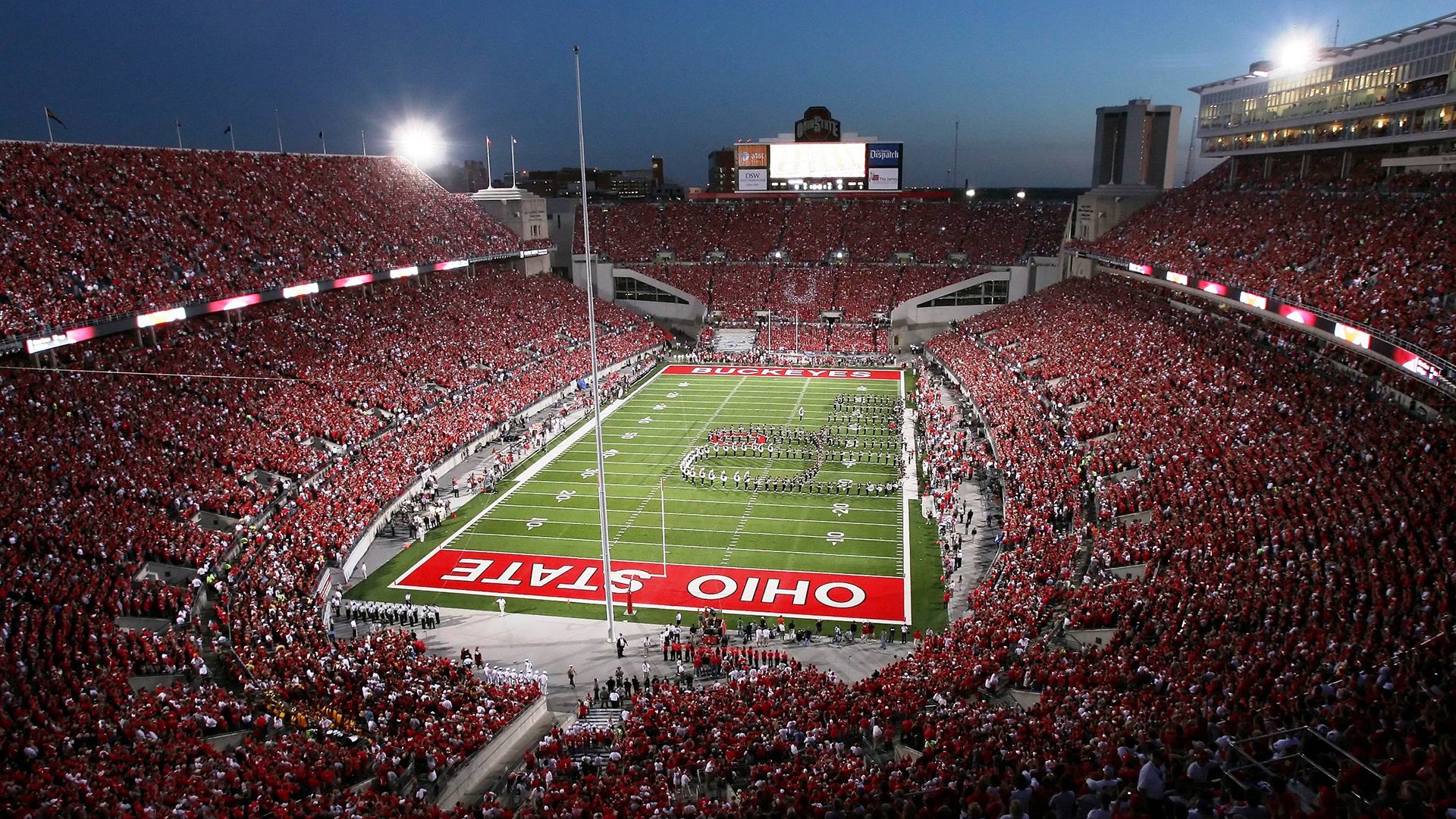 橄榄球鞋王梅西连续场进球，助球队晋级，球王梅西简介